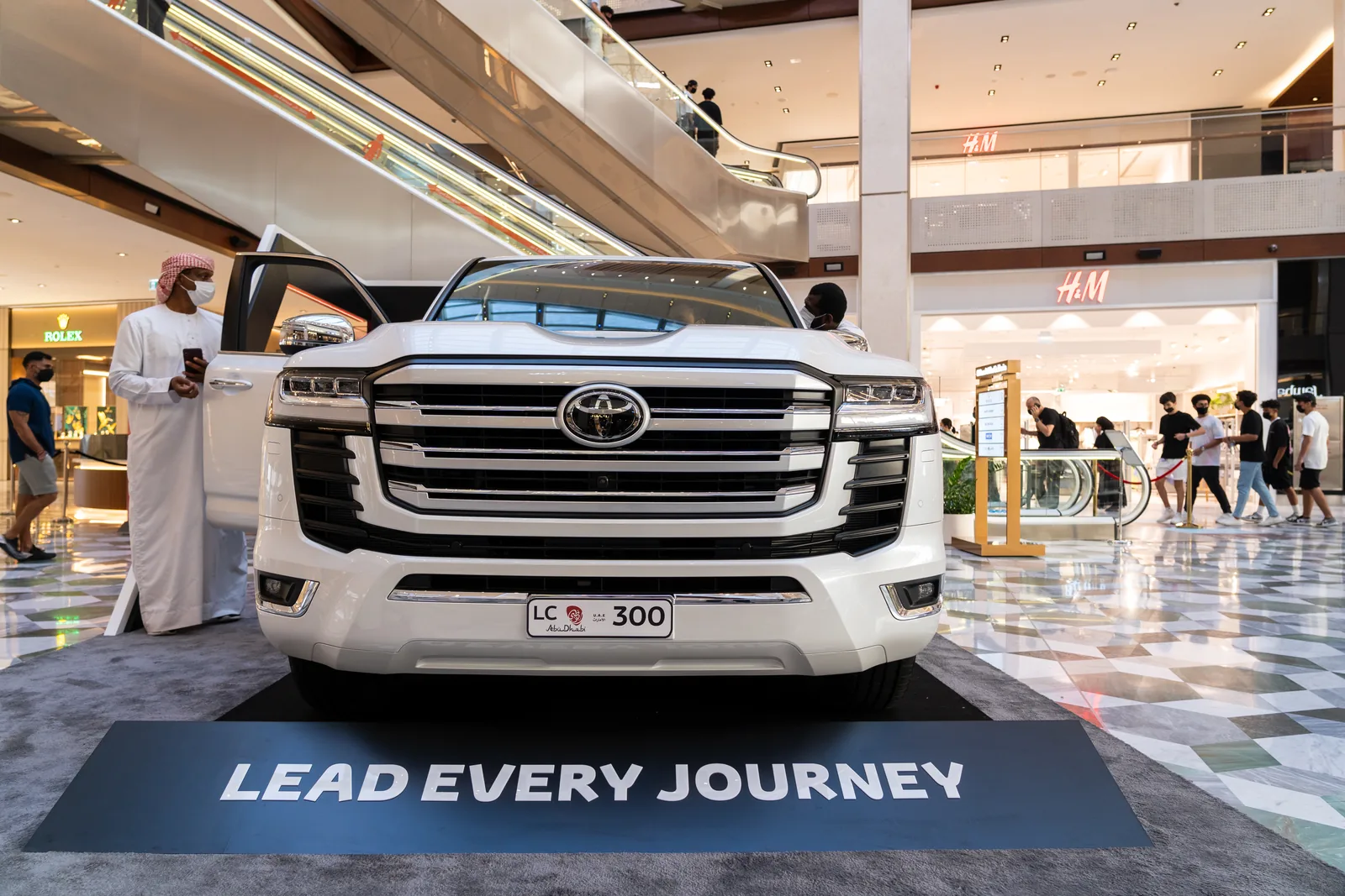 Front view of the Land Cruiser on the stand